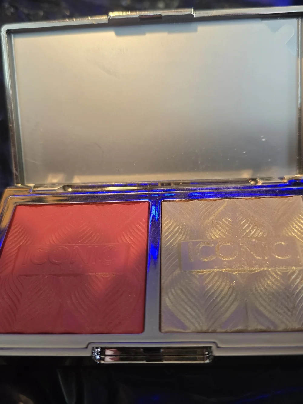 ICONIC London Gold Metallic Eyeshadow Compact